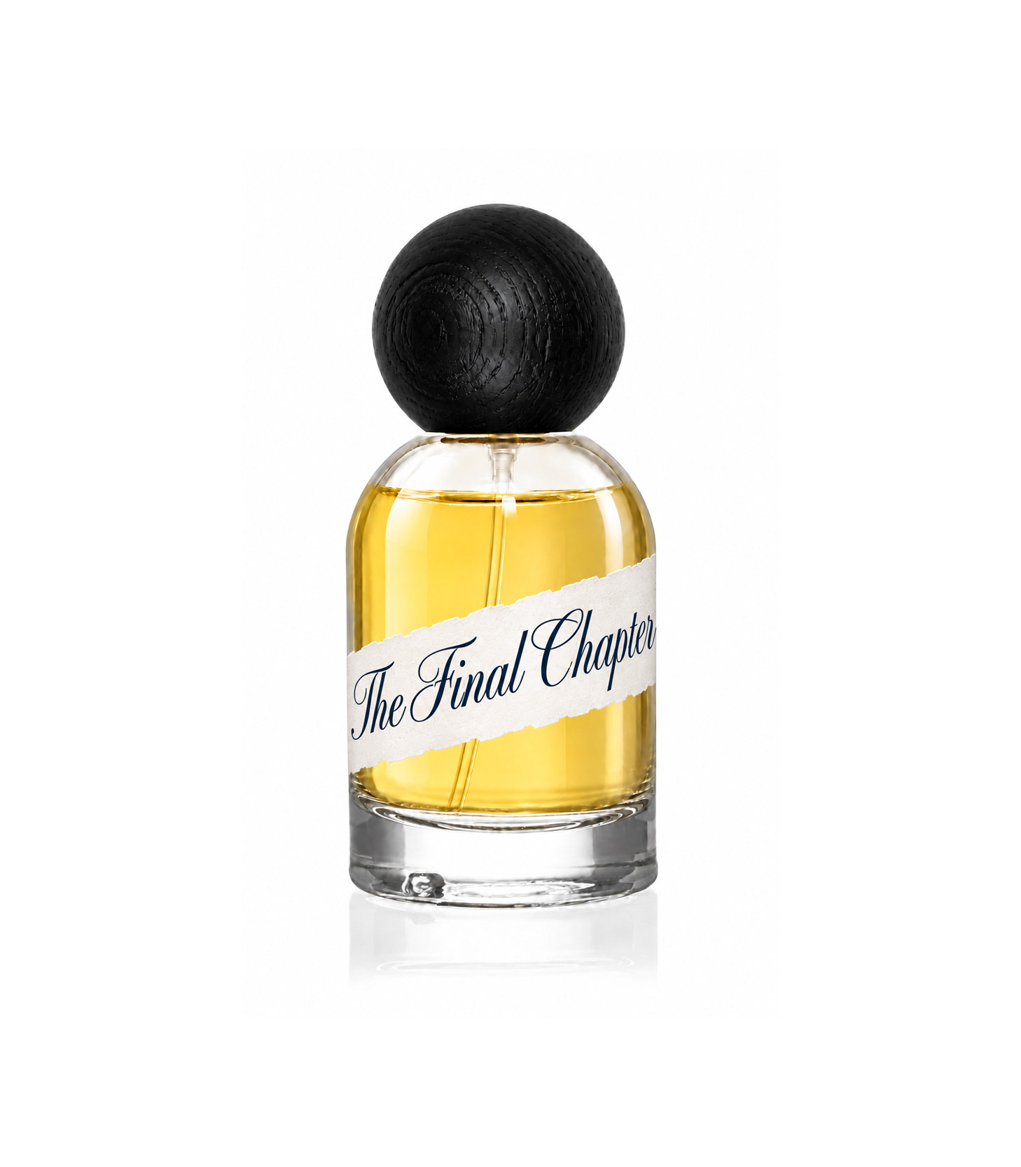Parfum The Final Chapter — sklenená fľaška 50 ml s čiernym dreveným uzáverom na bielom pozadí
