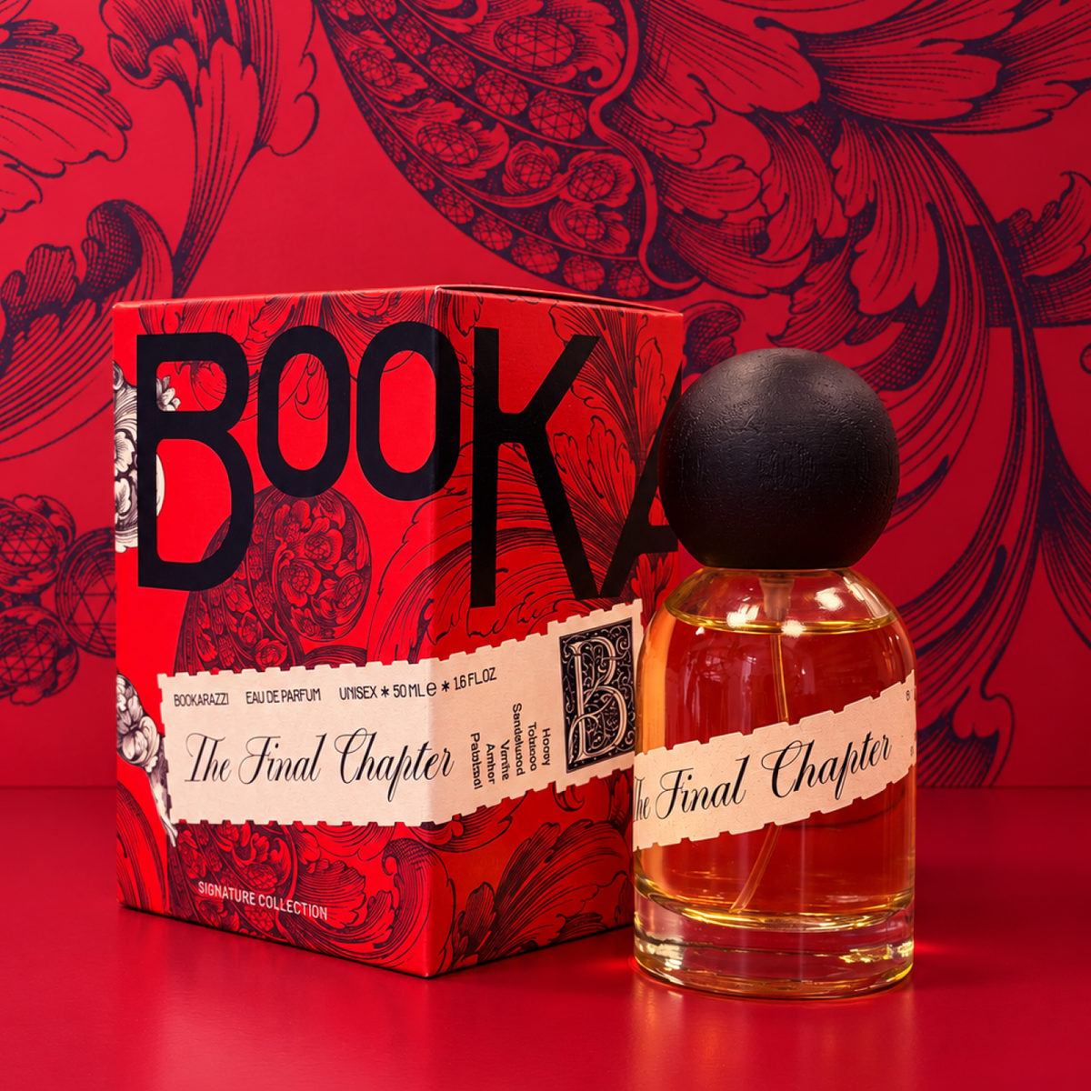 Parfum The Final Chapter — fľaška vedľa darčekovej krabičky na červenom pozadí